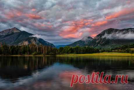 Lake Dillon [Explore] Dillon Reservoir, Summit County, Colorado. Looking west at sunrise.  In Explore, September 22, 2020, #19.