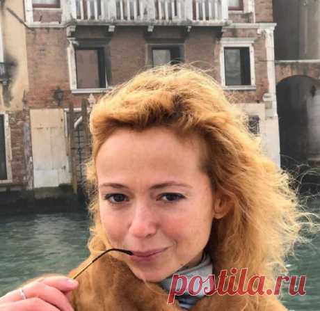 Актриса Елена Захарова порадовала поклонников семейным фото с любимой мамой