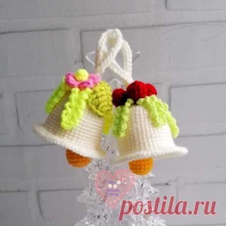 PDF Рождественские Колокольчики крючком. FREE crochet pattern; Аmigurumi toy patterns. Амигуруми схемы и описания на русском. Вязаные игрушки и поделки своими руками #amimore - маленький колокольчик к Новому году, колокол, Рождество, новогоднее украшение.