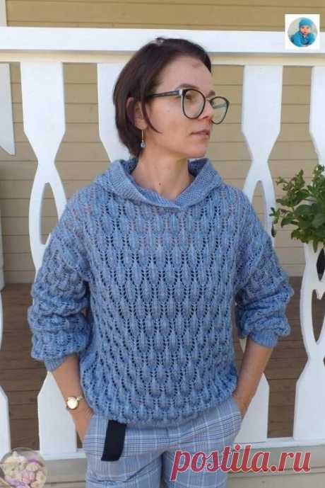Вязаный пуловер с капюшоном Вязаный пуловер с капюшономЭта отличная модель смотрится очень модно, потому что в наличии и оверсайз, и капюшон.