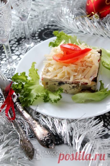 Салат «Гурман» с курицей, грибами и сыром — рецепт с фото пошагово