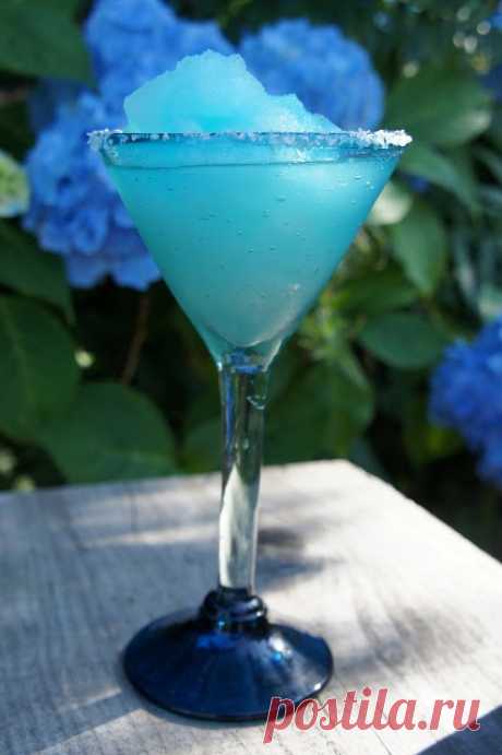 Blue Parrot ~ Tequila, Triple Sec, Blue Curacao, Lime Juice, Sugar,