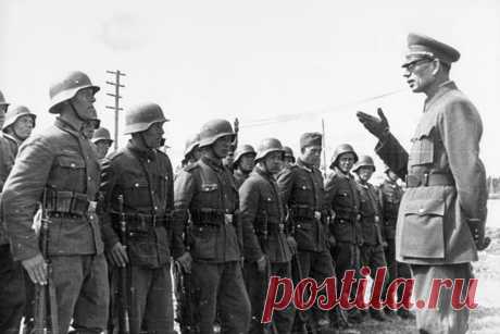 С 1942 года немцы стали вручать особые знаки отличия русским коллаборационистам, вставшим на сторону Третьего Рейха. А ещё через два года бойцы и офицеры армии генерала Власова получили право на те же награды, что и сами немцы.