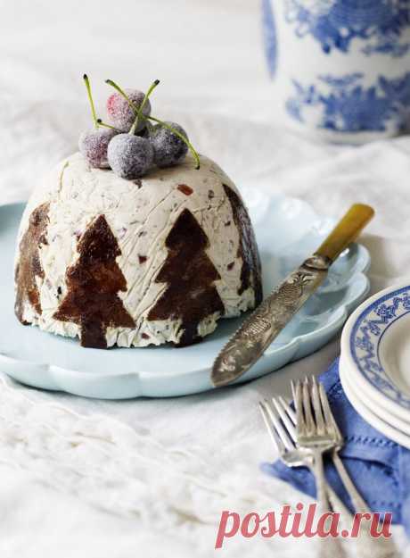 Sticky Ginger, Chocolate and Turkish Delight Christmas Bombe With such good quality ice cream available these days, it’s easy to make this stunning dessert without too much stress.
