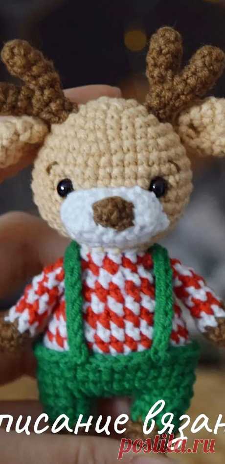 PDF Рождественский олень крючком. FREE crochet pattern; Аmigurumi animal patterns. Амигуруми схемы и описания на русском. Вязаные игрушки и поделки своими руками #amimore - маленький олень к Новому году, новогодний оленёнок, рождественский олень.