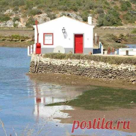 Moinho a água.. Marinhas da mexilhoeira da Carregacao. Algarve