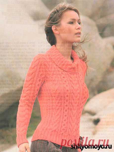 Коралловый пуловер с аранами.