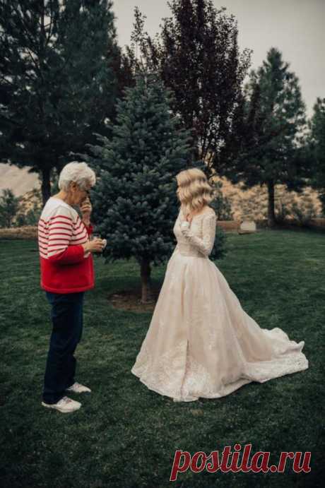 Невеста решила удивить бабушку: на свадьбу она надела ее свадебное платье . Милая Я