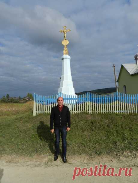 Крест в честь отмены крепостного права.
Старосамборский район.