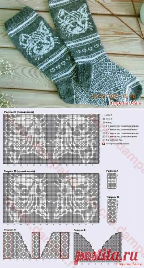 the knitting pattern for socks is shown in grey and white