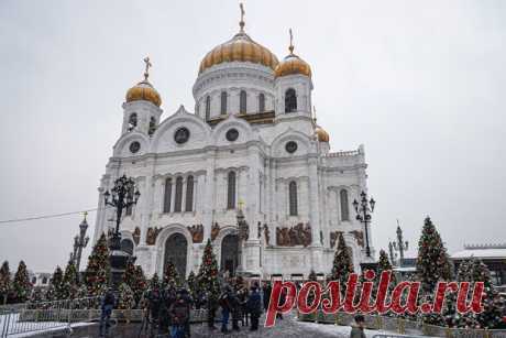 В Москве простились с Инной Чуриковой. Фоторепортаж. Народная артистка СССР Инна Чурикова умерла 14 января на 80-м году жизни. Она служила в театре «Ленком» почти 50 лет, исполнила десятки ролей в кино. Кто пришел проститься с актрисой — в фоторепортаже РБК