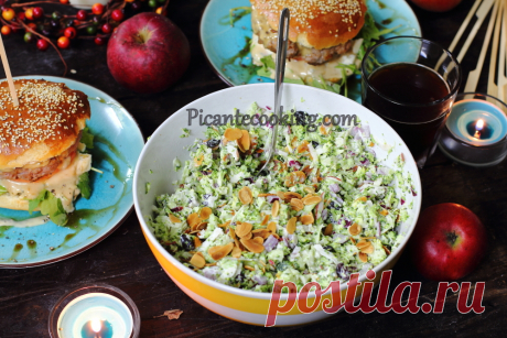 Салат з сирої броколі з родзинками та мигдалем | Picantecooking