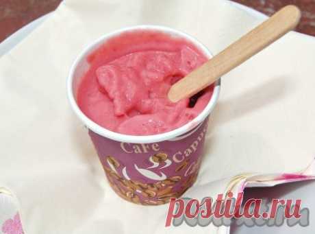 Йогуртовое мороженое с клубникой (без яиц)