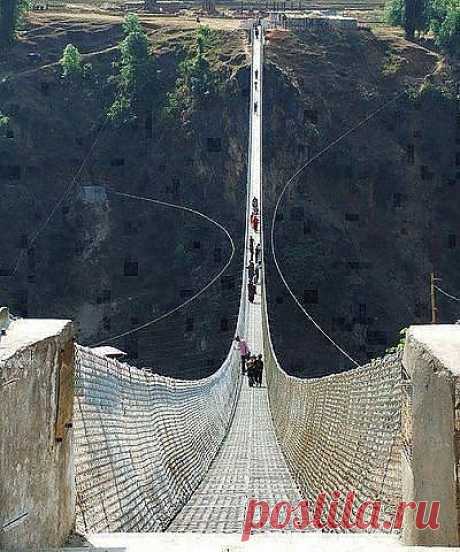 Висячий  мост  в  Непале