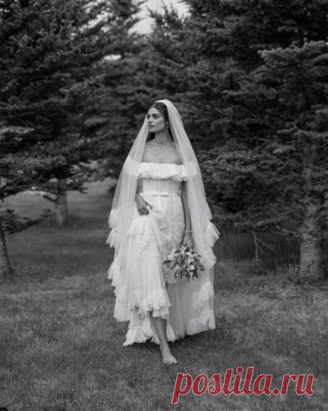 Выход и появление жениха и невесты на свадебной церемонии