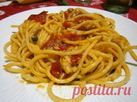 Спагетти с соусом из томатов и скумбрии / Spaghetti allo sgombro | 39Rim.ru