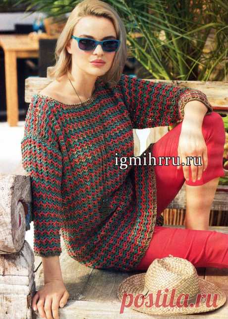 Удлиненный трехцветный пуловер с зубчатым орнаментом. Вязание спицами