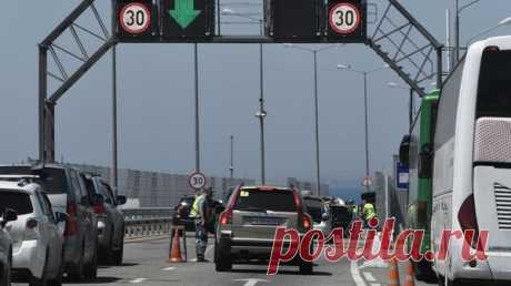 Эксперт объяснил причину затора у Крымского моста