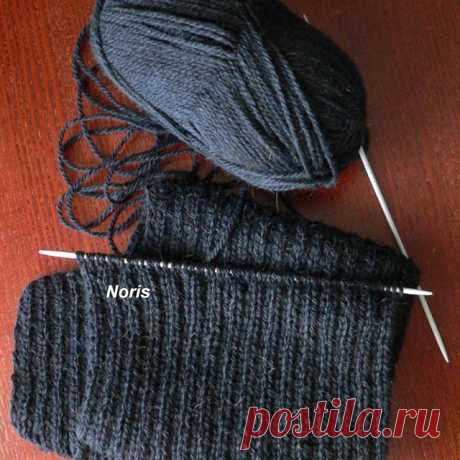 Ленюсь...вяжу простой мужской шарф, чёрный.
#irinakharlova #iloveknitting #вяжутепло #подарок #Россия #skarf #ручнаяработа #handmade #ekb #екатеринбург #withlove #ноябрь2015 #вязаниеспицами #шарф