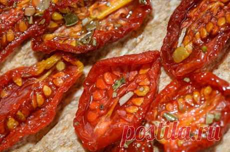 Kaip patiems pasigaminti delikatesą – džiovintus pomidorus aliejuje | Maistas | 15min.lt