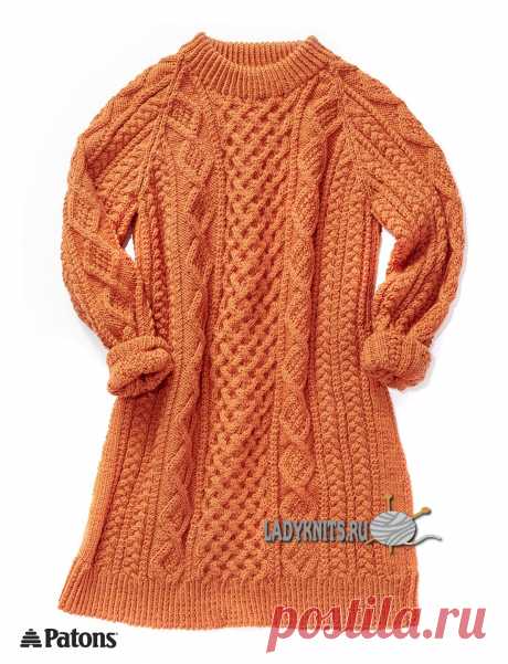 Вязаное спицами стильное платье - свитер с аранами от Patons.