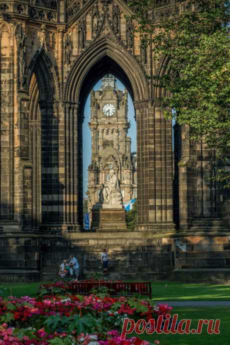 Scott Monument, Edinburgh / Scotland (by Artur Milota).