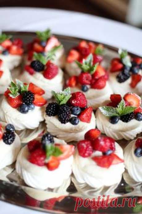 Mini pavlovas - Image By Dasha Caffery