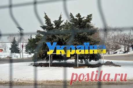 Украине предрекли длительную расплату за помощь Запада. Украине предстоит длительная расплата по кредитам за помощь Запада, для Киева было роковой ошибкой последовать приказам Вашингтона и Брюсселя. Такое мнение выразил в статье для Rebelión журналист Эдельберто Лопес Бланч.Он отметил, что страны НАТО отправили огромные партии вооружений и миллиардные займы.