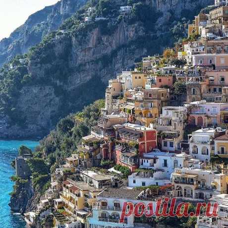 💫View Goals of Positano💫
🍃Follow us @best.europe.photos 🍃
•photoby @_twice.r 
#positano #positanocoast #positanoitaly #italy #italy❤️ #italy365 #italy_ig #italy2018 #viewgoals #architecture #instaarchitecture #visitcyprus #cyprus #colombia #europe #europa #ιταλία #living_europe #beautifuldestinations #bestplacestogo #lovetraveling #travelingpost #influencer #besteuropephotos