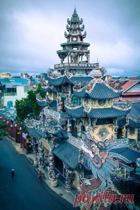 Linh Phuoc Pagoda, Da Lat / Vietnam (by Lar).