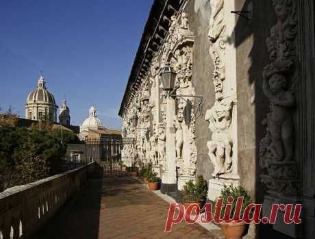 Palazzo Biscari.  Meluccia сохранил(а) Пин на доску Catania  |  Pinterest • Всемирный каталог идей