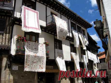 TEJIDOS: BORDADO DE LA SIERRA DE FRANCIA (SALAMANCA)