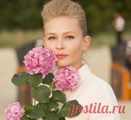 Юлия Пересильд показала фото с отдыха: поклонники сравнили актрису с русалкой