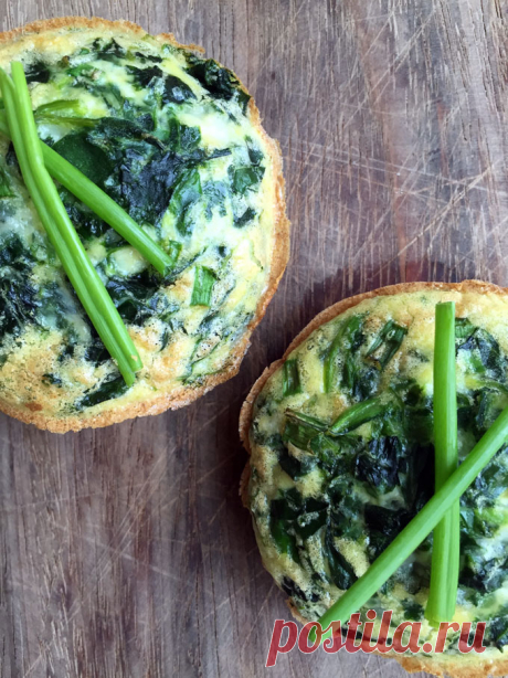 Spinach and Chive Mini Quiches The holy grail of foodie goodness: Vegetables for breakfast! These Spinach and Chive Mini Quiches are easy to make and almost too good to share