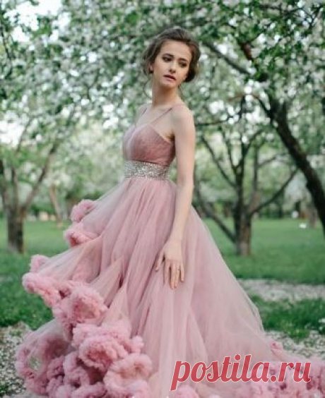 Невеста в розовом платье, как правильно создать образ новобрачной Как создать розовый образ невесты, выбор длины и фасона розового платья для невесты, сочетание розового с другими оттенками, варианты декора, советы невесте в розовом платье.