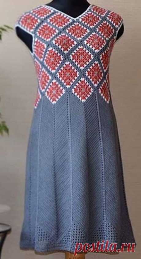 Интересное летнее платье с сочетанием узоров