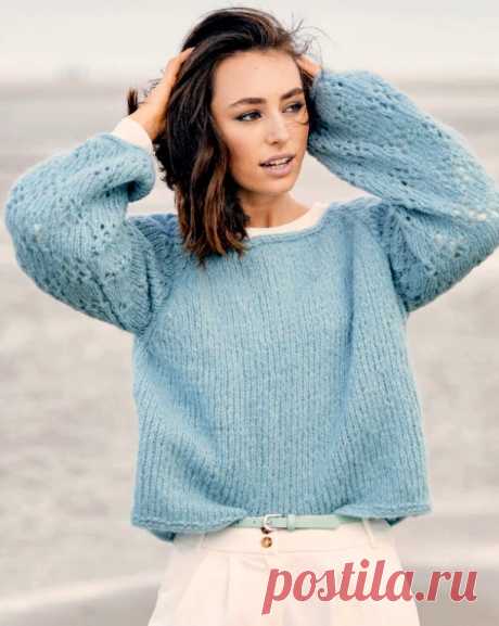 Голубой пуловер реглан с ажурными рукавами