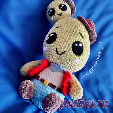 PDF Зелёный ковбой крючком. FREE crochet pattern; Аmigurumi toy patterns. Амигуруми схемы и описания на русском. Вязаные игрушки и поделки своими руками #amimore - большой кактус из плюшевой пряжи в костюме ковбоя, плюшевое растение в ковбойской шляпе.