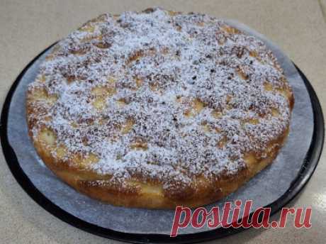Болгарский яблочный пирог с молочной заливкой : Выпечка сладкая
