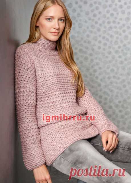 Розовый теплый свитер, связанный на толстых спицах. Вязание спицами