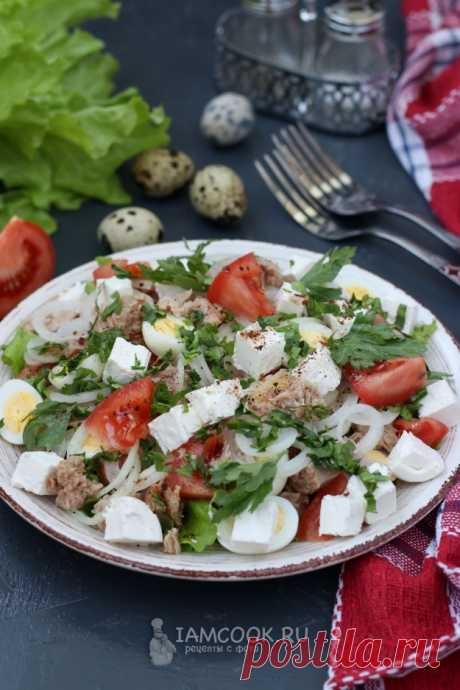 Салат с тунцом, фетой и перепелиными яйцами