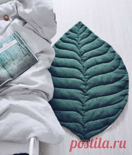 Простые идеи для дома: одеяла и прикроватные коврики в форме листьев

#вдохновение
