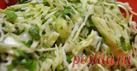 Салат из капусты и кукурузы