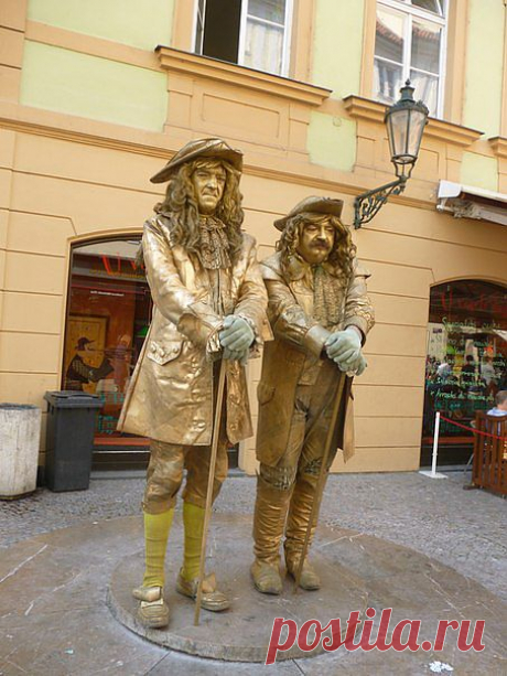 Живые статуи в центре Праги