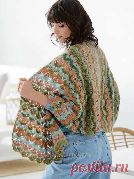 Красивый летний вязаный ажурный шарф выполнен ажурным узором из разноцветной дышащей смесовой пряжи.