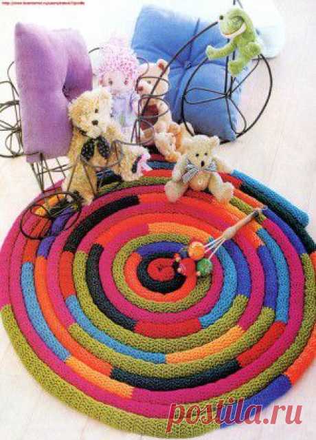 Очаровательнейший и оригинальный коврик для детской. Снова пристраиваем остатки ниток