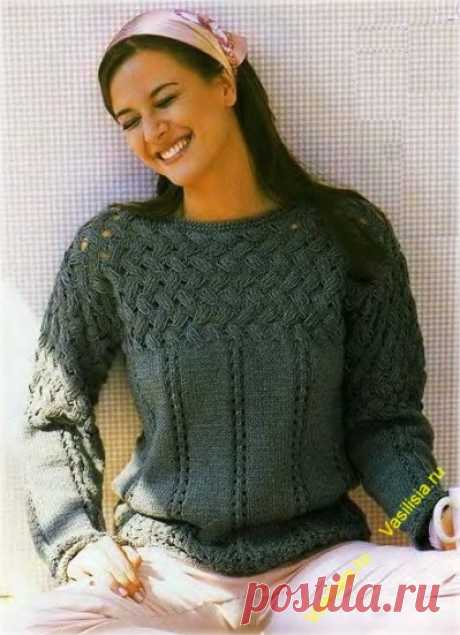 Женский пуловер спицами с плетеной кокеткой | Вязание спицами и крючком