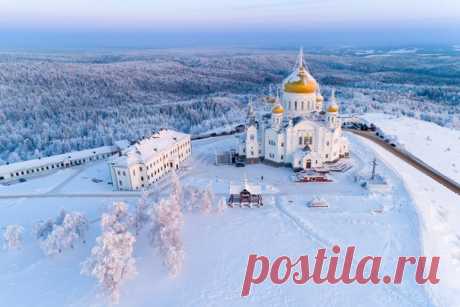 Белогорский монастырь в -25 по Цельсию. Пермский край, Россия. Автор фото – Вадим Балакин: nat-geo.ru/photo/user/37693/