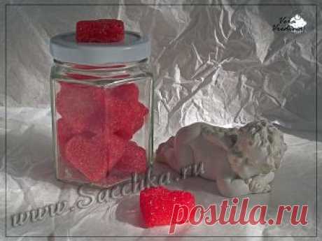 Цветные сахарные сердечки - рецепт с фото Цветные сахарные сердечки приготовлены из сахара с добавлением малинового сока и красителя.