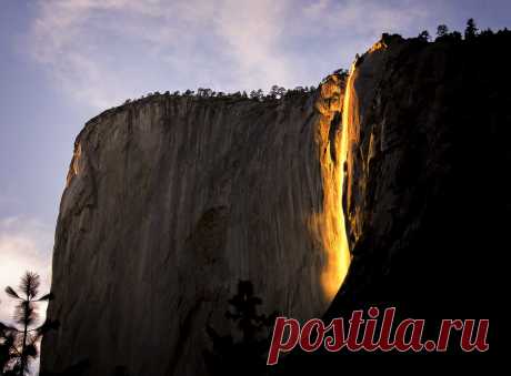 «Лавовый» водопад долины Йосемити: видео — National Geographic Россия В феврале в калифорнийском нацпарке Йосемити можно наблюдать &laquo;огненный&raquo; водопад.